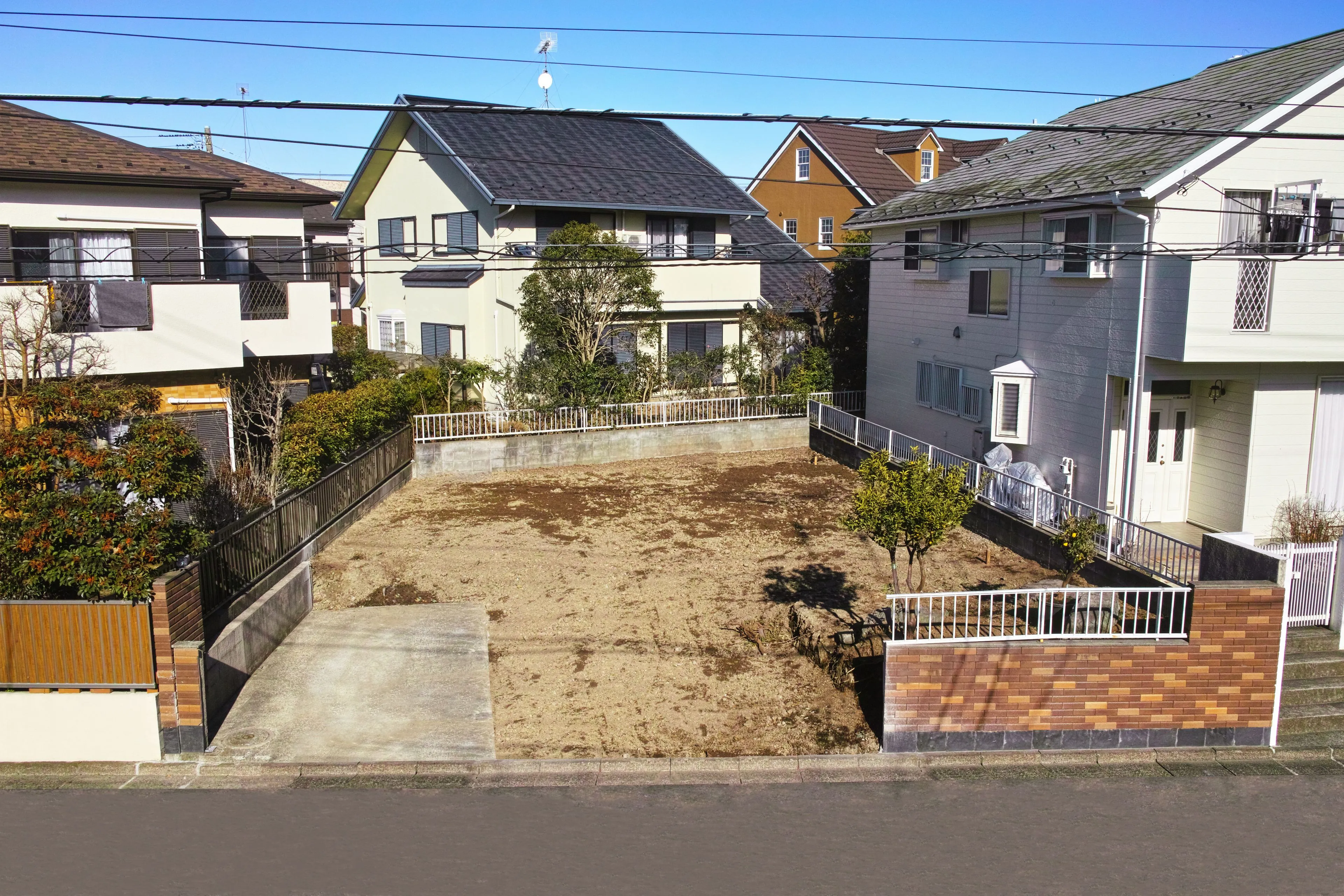 A perfectly cleared and leveled residential lot in a Dallas neighborhood, showing professional site preparation and debris removal by DALLAS DEMO PROS ready for new construction.